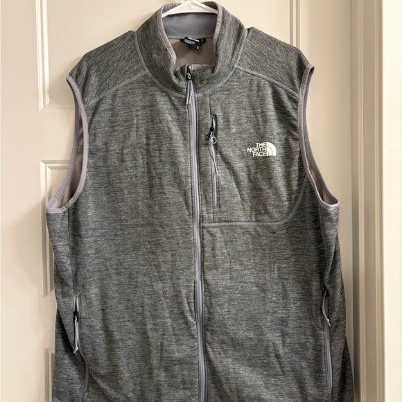 The North Face Men's Heather Gray Vest - Picture 1 of 2